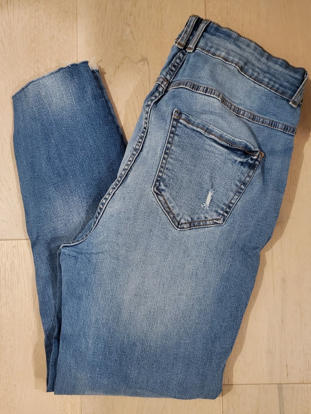 Hunters- Distressed - Picture 4 of 4